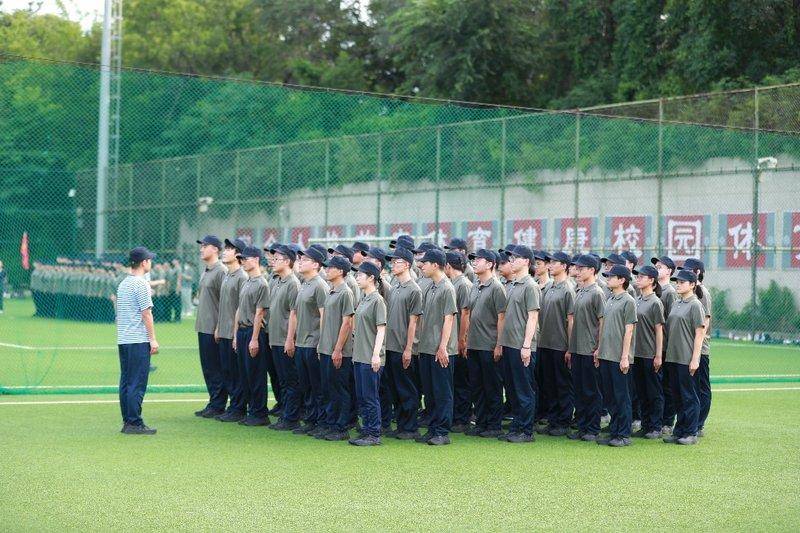 野外住帐篷背后真相竟如此有趣！AG真人哈工大新生回应军训在(图2)